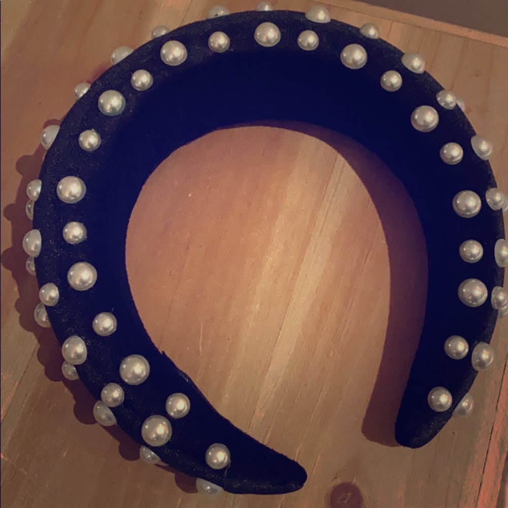 Padded velvet and pearl headband